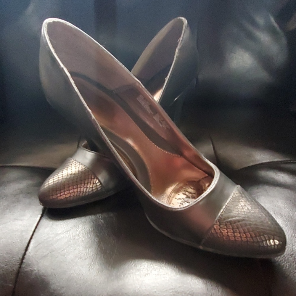 Solesenseability Pweter colored heels
